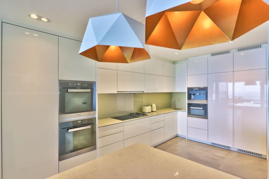 5 Bedroom Property for Sale in Fresnaye Western Cape